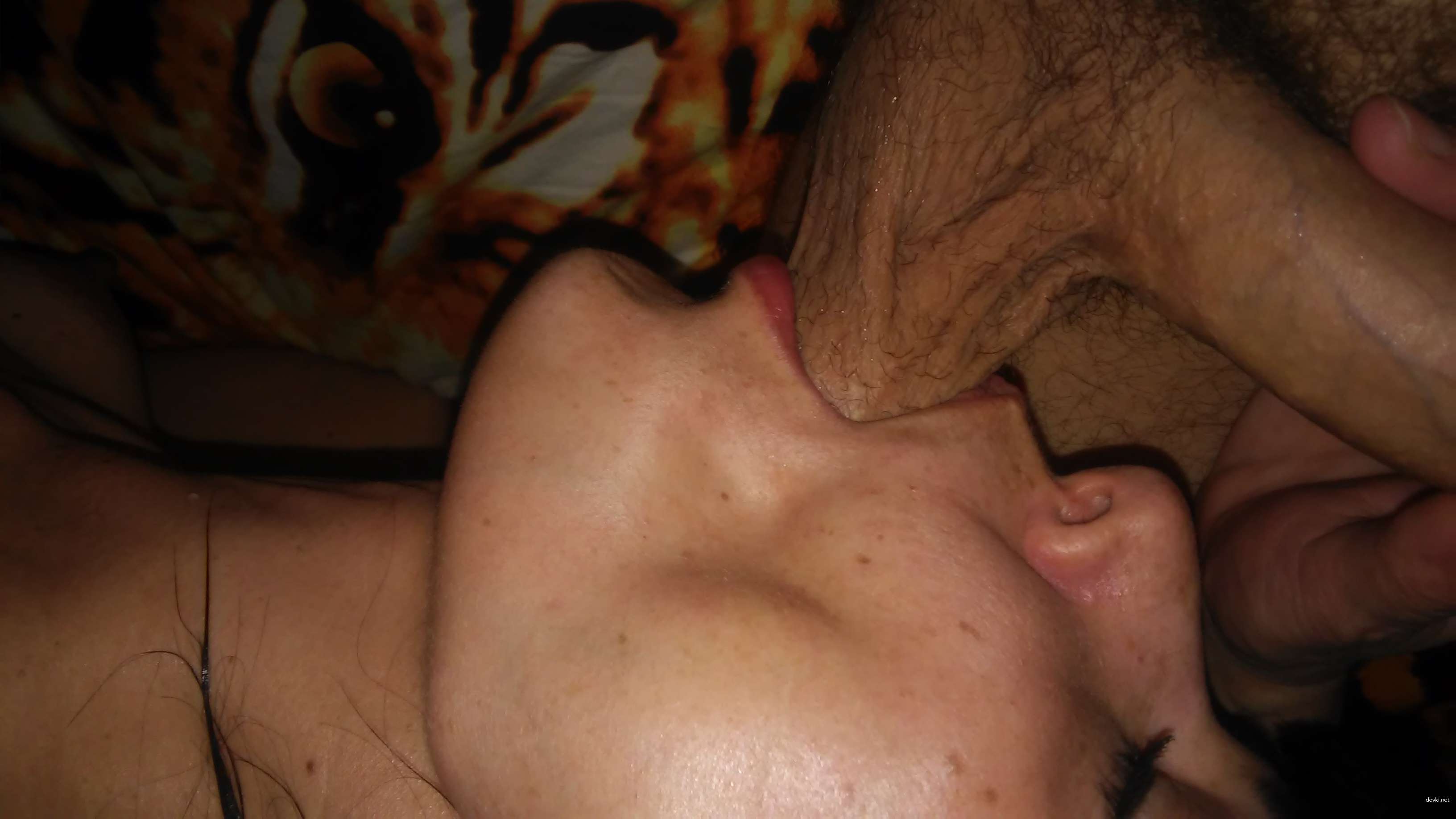 Satisfying Pleasure: Amateur Babe Delivers Oral Pleasure on Cock