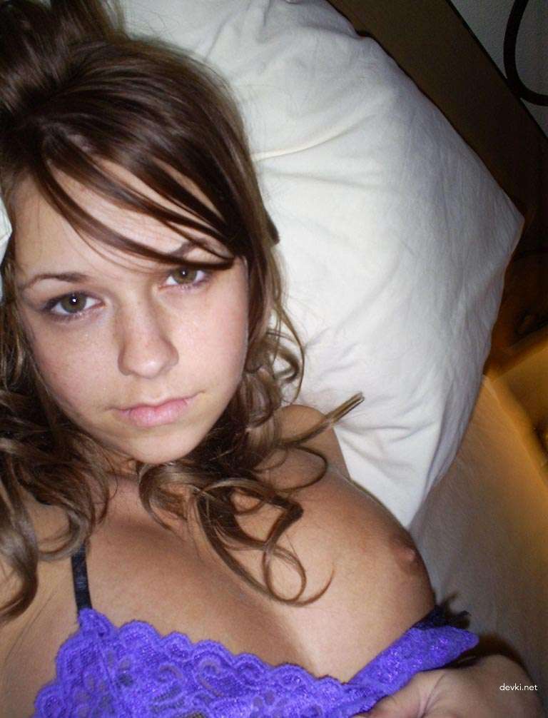 Hot Amateur Teen Porn Pics - Young Babe in Explicit Action