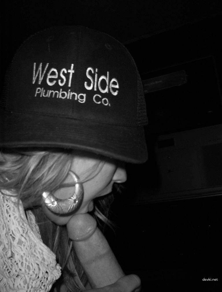 Hot Amateur Teen Porn Pics - Young Babe in Explicit Action