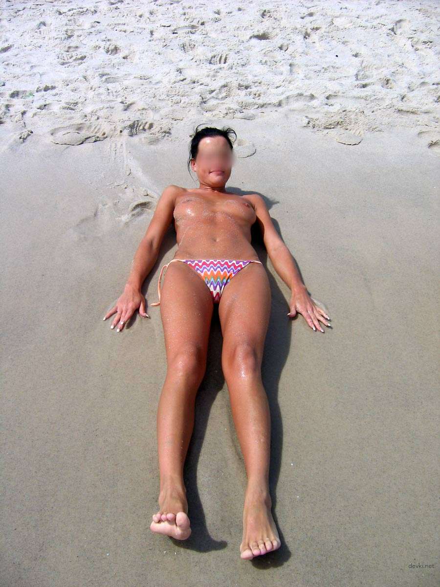 Seductive Teen with Stunning Boobs: Uncensored Amateur Photo