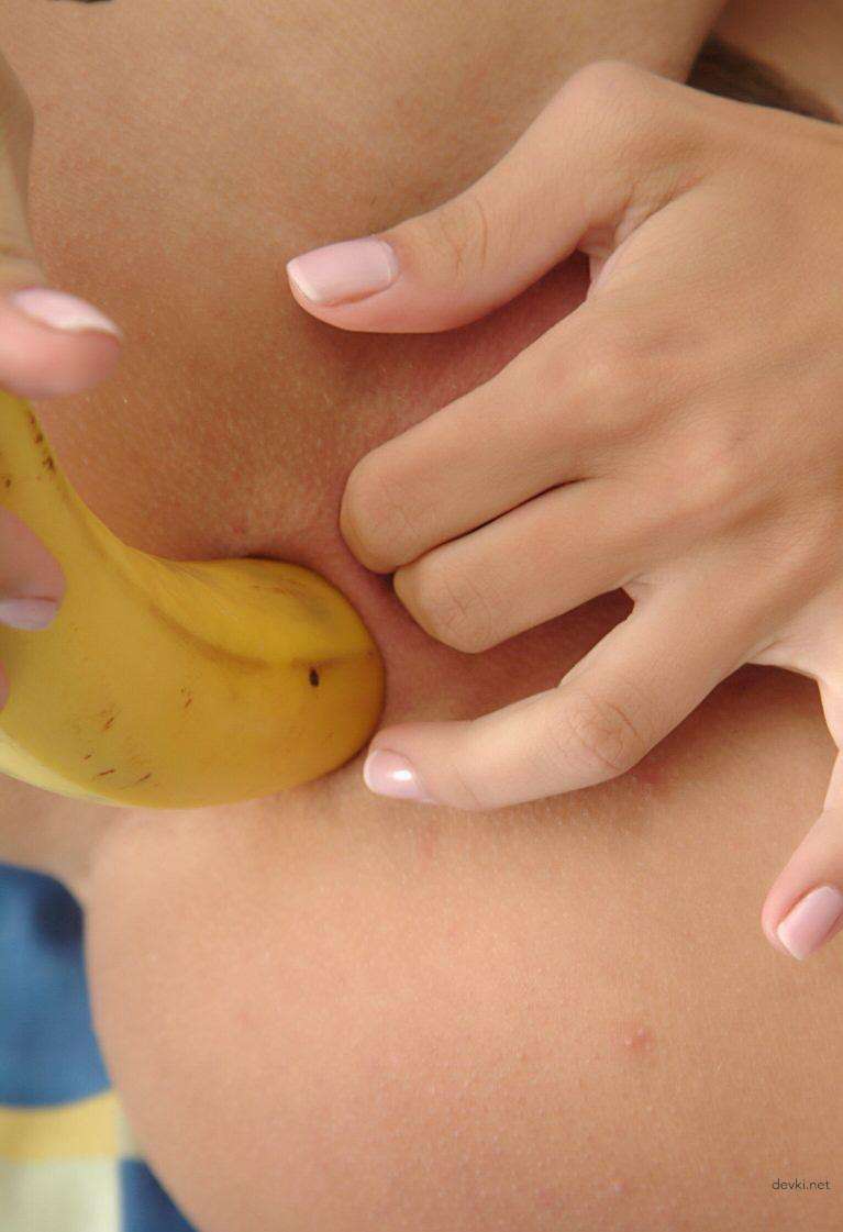 Amateur Slut Fucks Herself with Banana in Ass - Explicit Anal Insertion