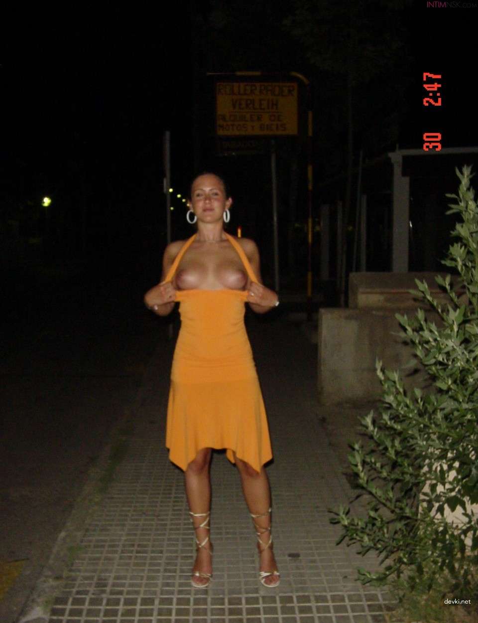 Big Booty Babe's Naughty Vacation Snaps: Amateur Porn Photos