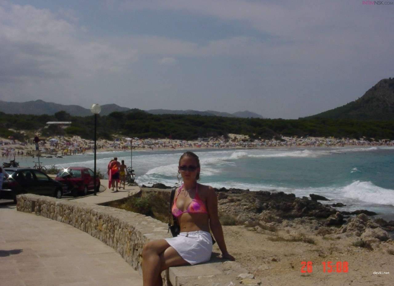 Big Booty Babe's Naughty Vacation Snaps: Amateur Porn Photos