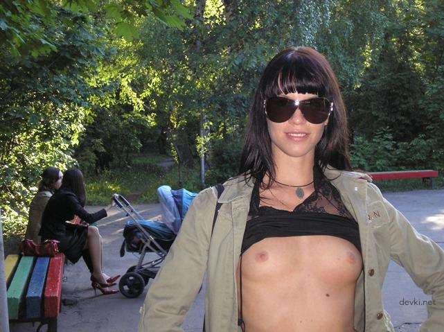 Hot Amateur Threesome: Girl Loves Fucking Boyfriend with Bestie