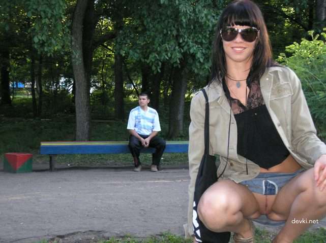 Hot Amateur Threesome: Girl Loves Fucking Boyfriend with Bestie