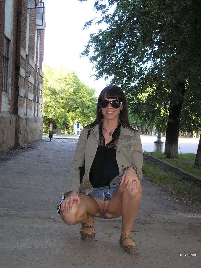 Hot Amateur Threesome: Girl Loves Fucking Boyfriend with Bestie