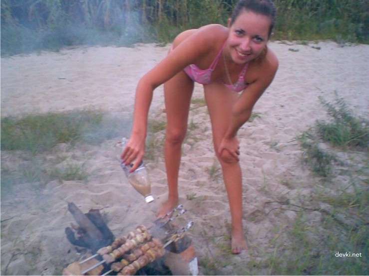 College Graduate Goes Commando: Explicit Amateur Photo