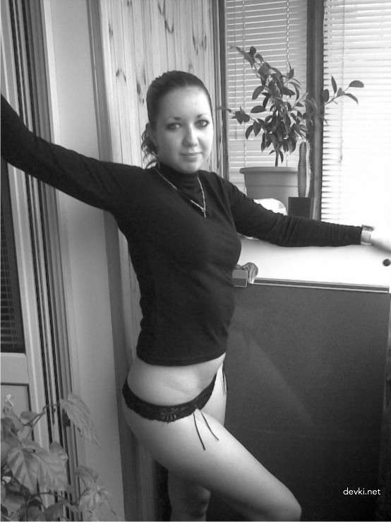 College Graduate Goes Commando: Explicit Amateur Photo