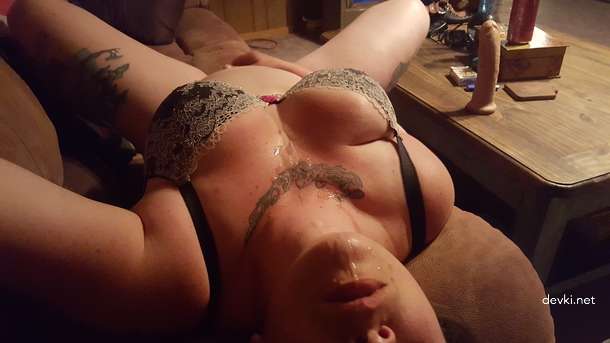 Hot Babes Amateur Porn Pics: Explicit Beauty in XXX Photos