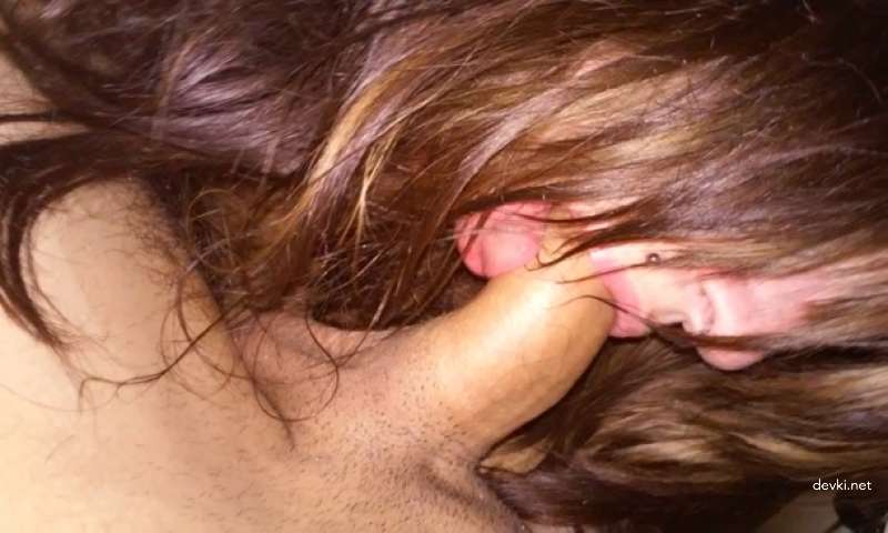 Hot Amateur Blowjob: Girlfriend Gives Guy a Deep Throat in Explicit Porn Photo