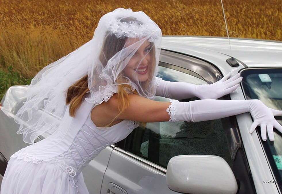 Flexible Bride Outdoor: Explicit Amateur Wedding Photoshoot