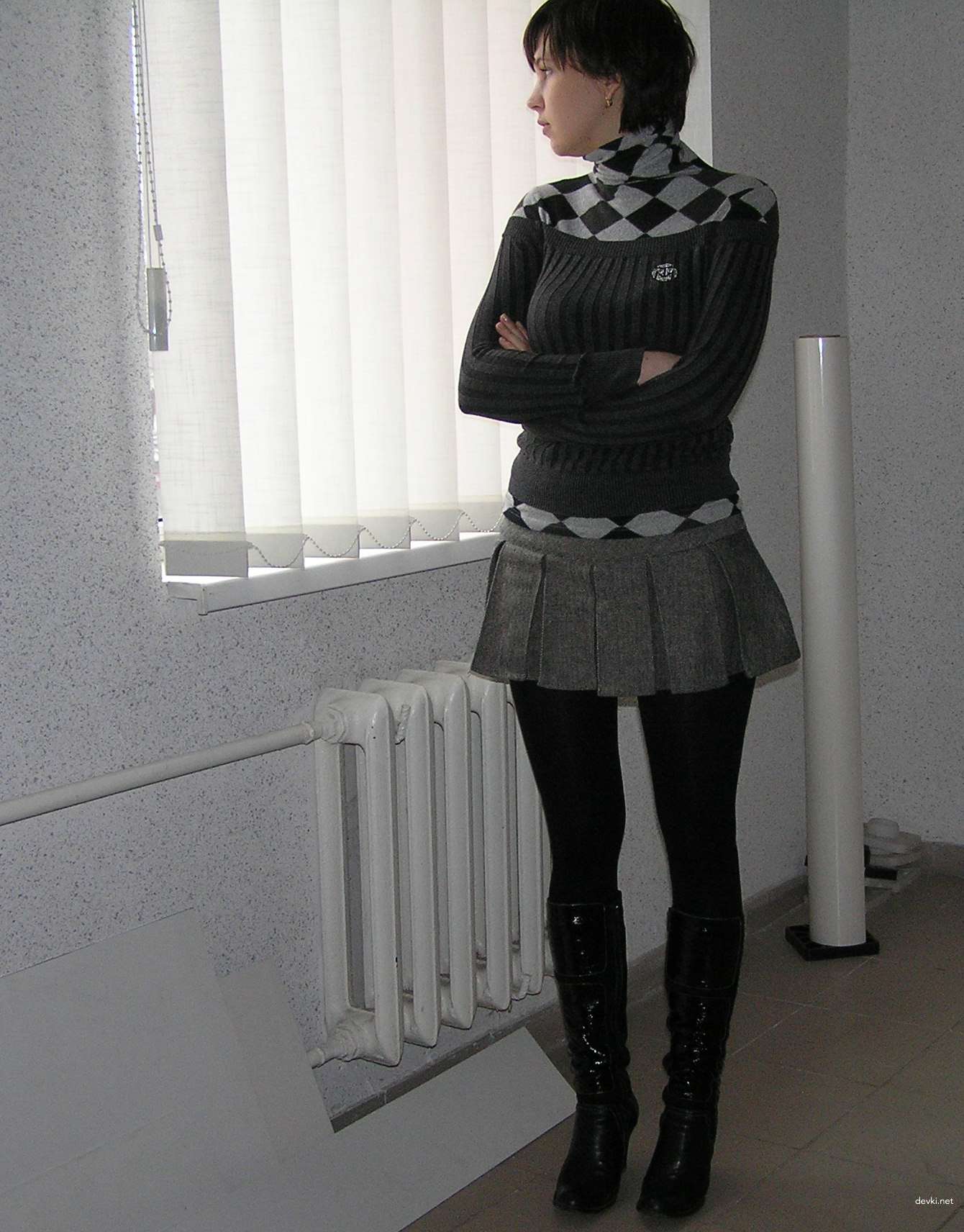 Shy Brunette Reveals All Between Legs in Amateur Porn Pic
