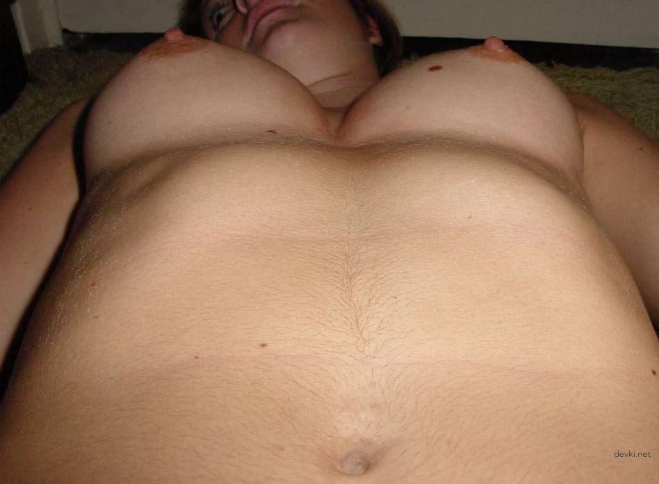 Amateur MILF with Hairy Pussy in Explicit Sex Photos