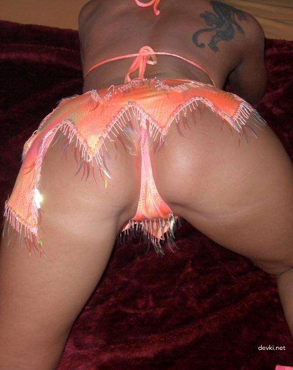 Hot tanned MILF in amateur porn photo - Explicit homemade sex tape