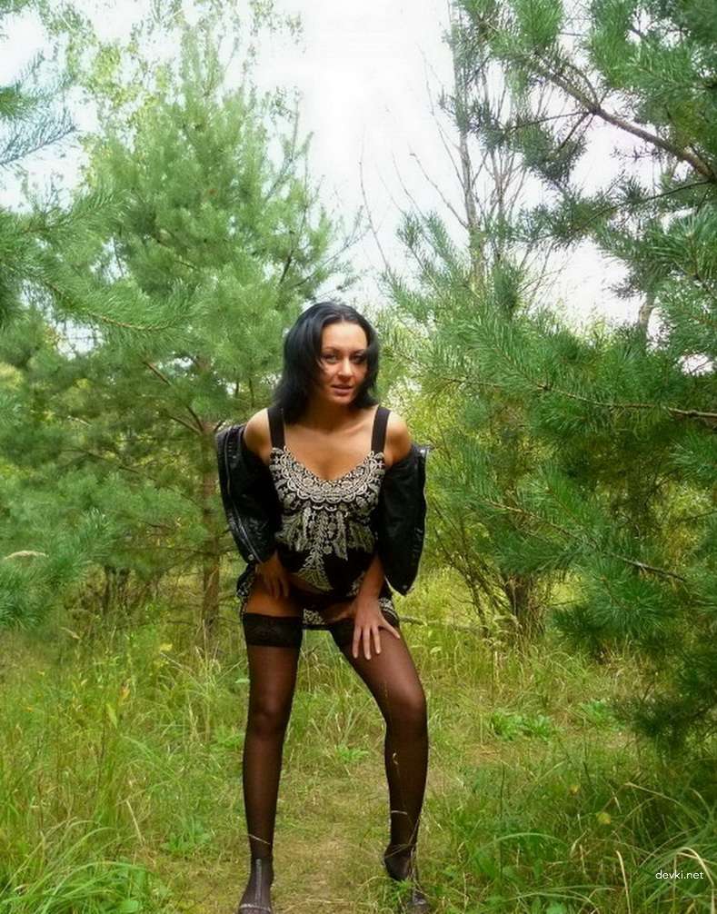 Wild MILF Amateur Porn: Explicit Photos of Naughty Housewife