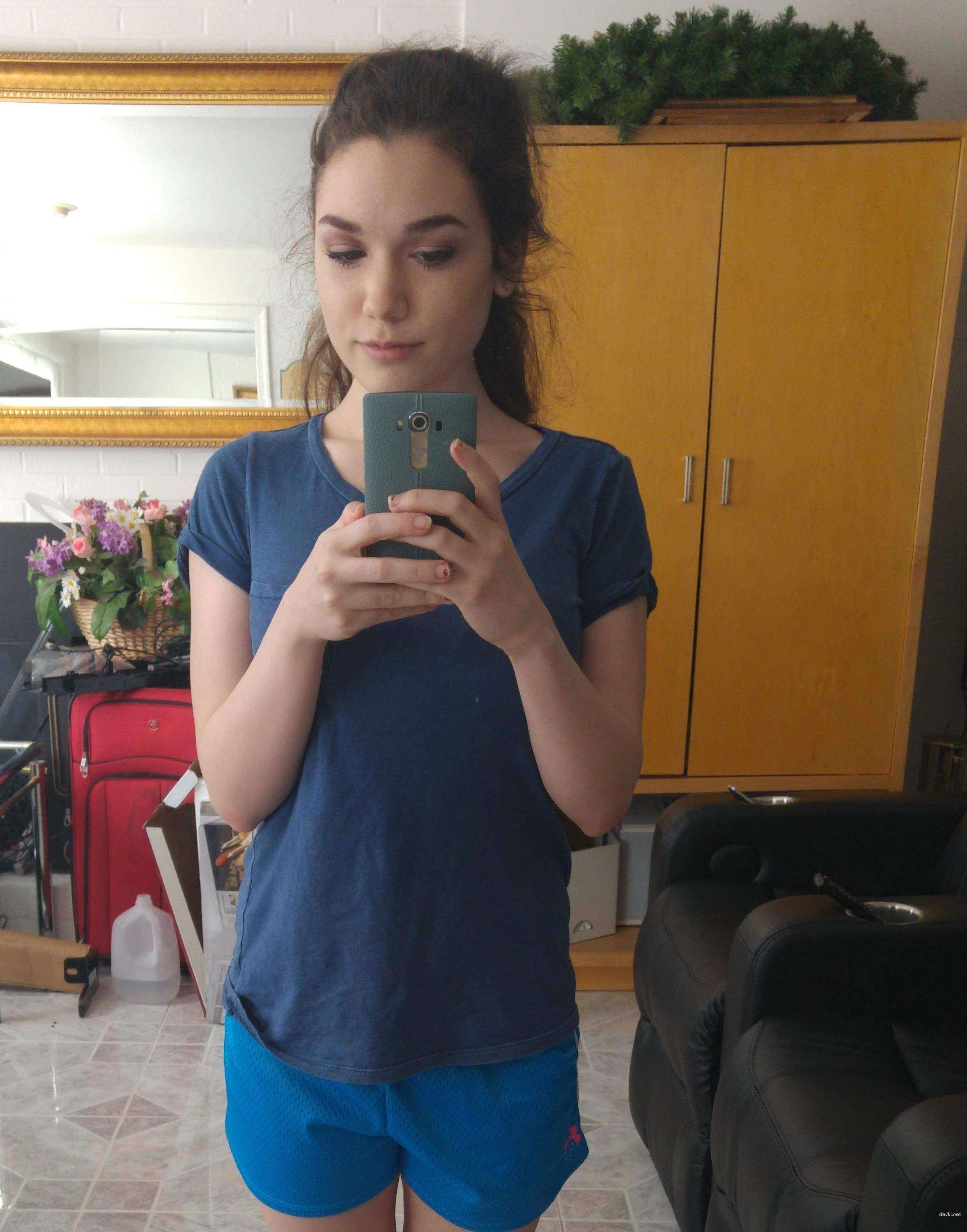 Anal Amateur Porn: Loves Fucking Herself in the Ass