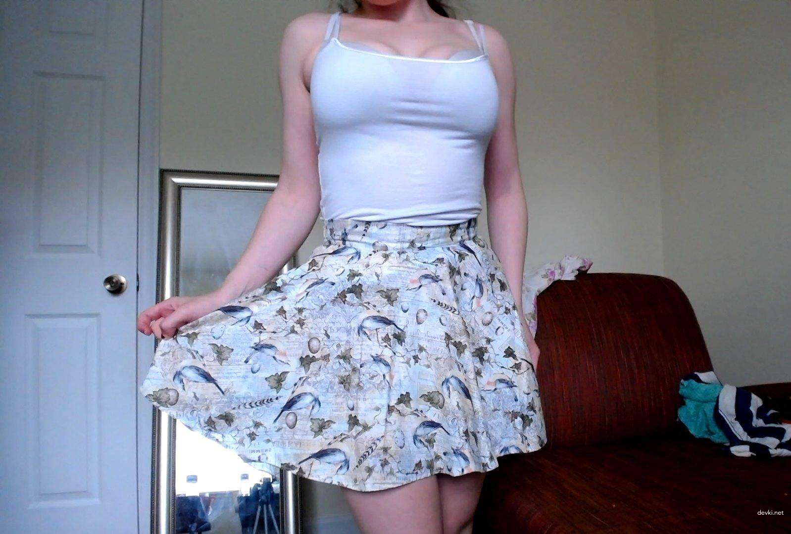 Anal Amateur Porn: Loves Fucking Herself in the Ass