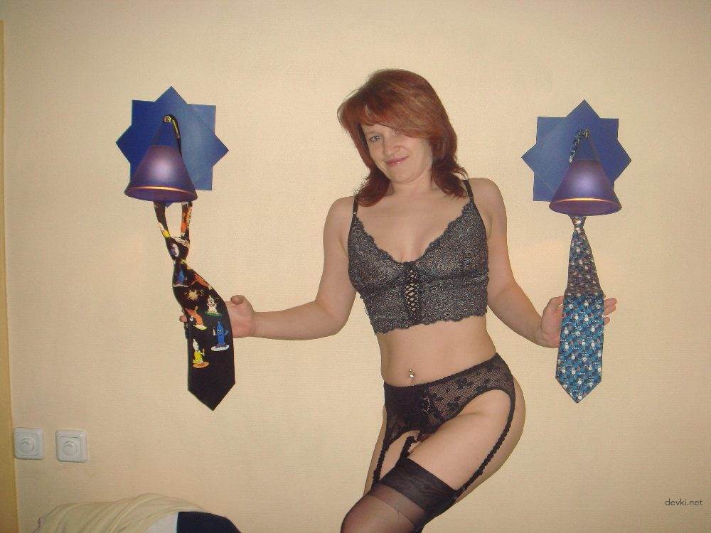 Amateur Redhead MILF's Explicit Home Photos