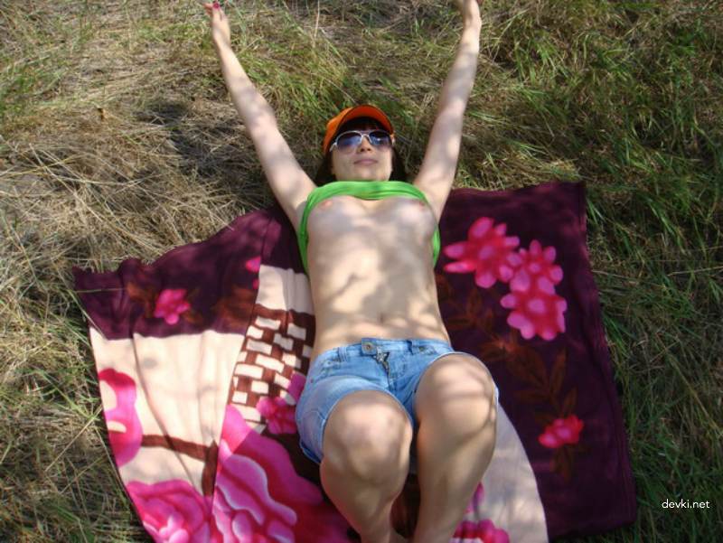 Garden Amateur Sex: Explicit Outdoor Porn Photo Shoot