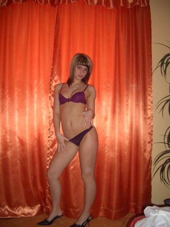 Explicit Topless Amateur Home Photos: XXX Hot Pics Collection