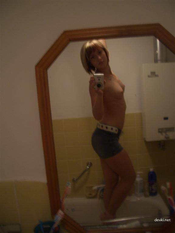 Explicit Topless Amateur Home Photos: XXX Hot Pics Collection