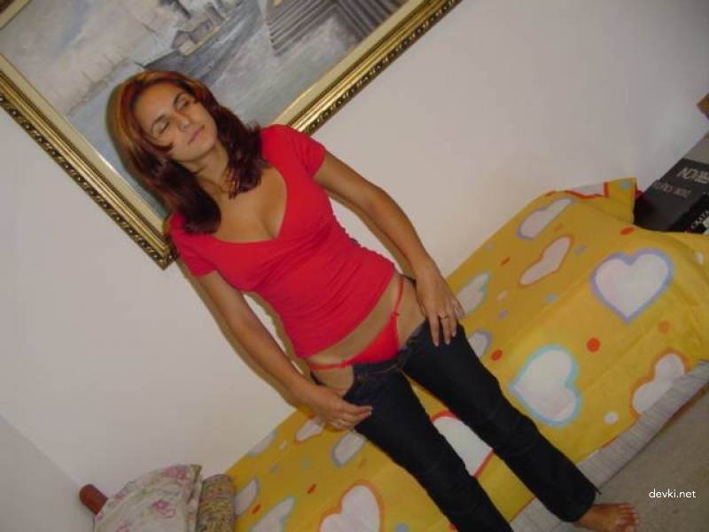 Sun-kissed woman sucks cock and gets fucked in amateur porn pic