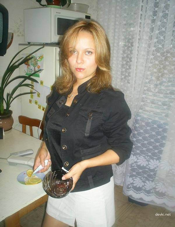 Hot Young MILF Amateur Porn Photos - Explicit XXX Pics of Horny Mom