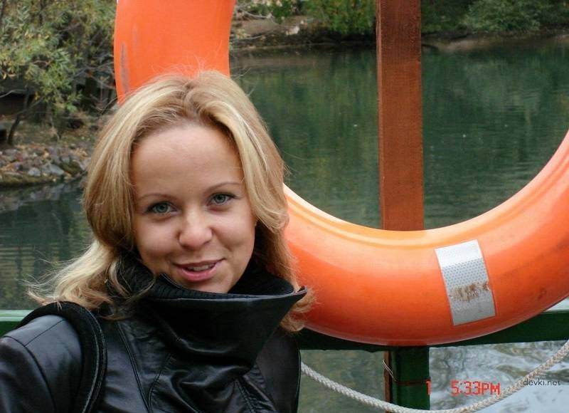 Hot Young MILF Amateur Porn Photos - Explicit XXX Pics of Horny Mom