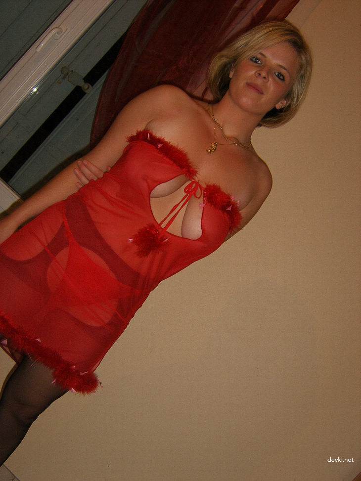 Ex-girlfriend gives deep blowjob in amateur porn pic