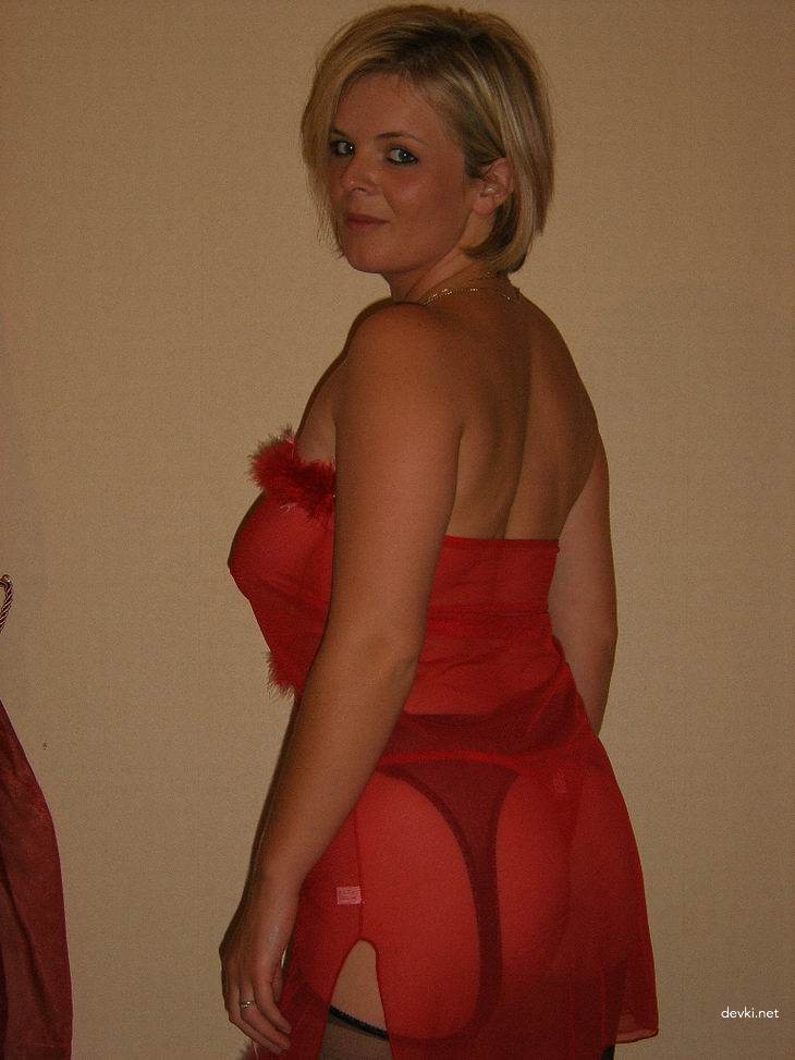 Ex-girlfriend gives deep blowjob in amateur porn pic