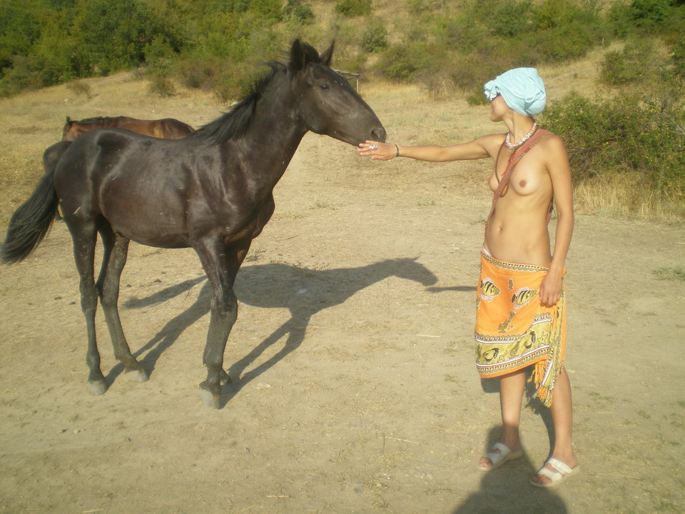 Explicit Vacation Photos: Amateur Nudes and Intimate Moments