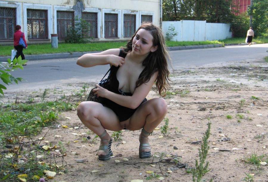 Young Slut Shows Pussy Outdoors - Explicit Amateur Photo