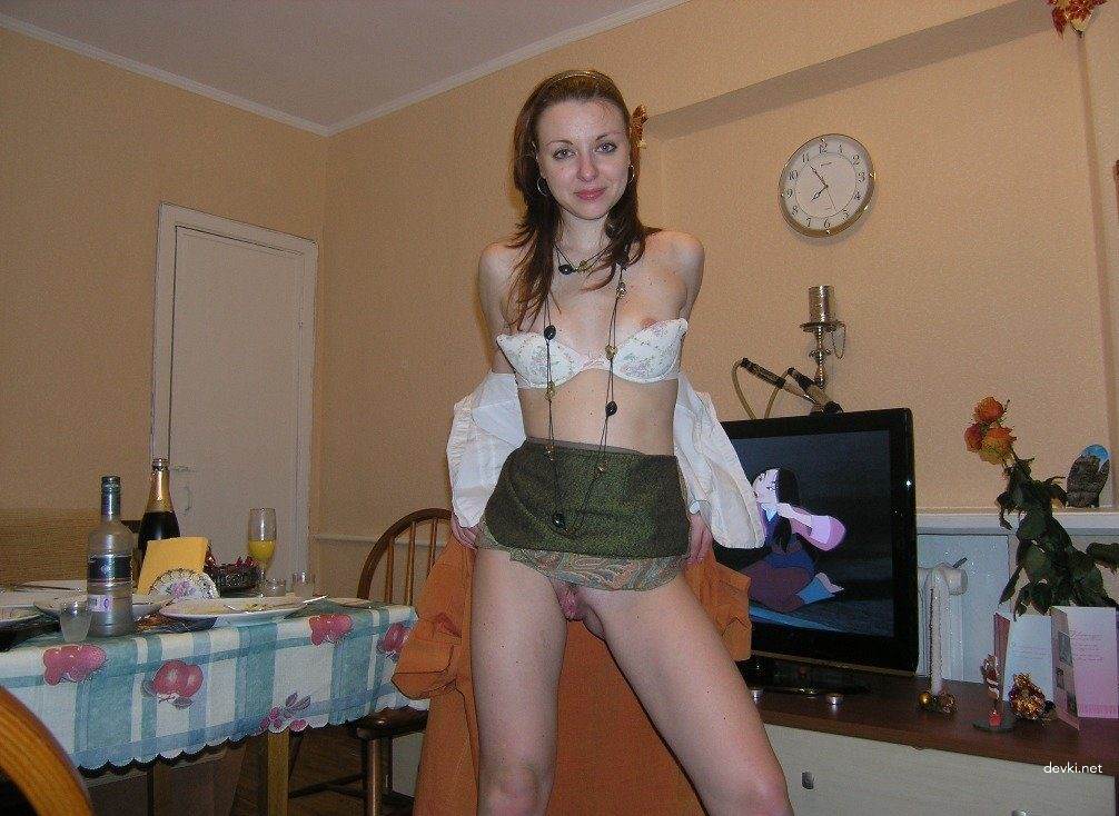 Spread Legs Amateur Shows Pussy - Explicit Homemade Photo