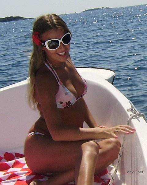 Young wife sucks husband's cock - Amateur blowjob photo