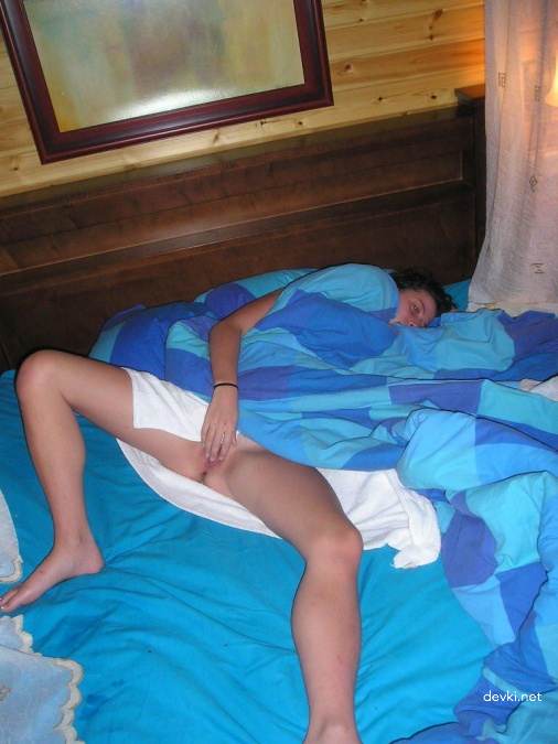 Intimate Evening with Girlfriend: Explicit Amateur Porn Photos