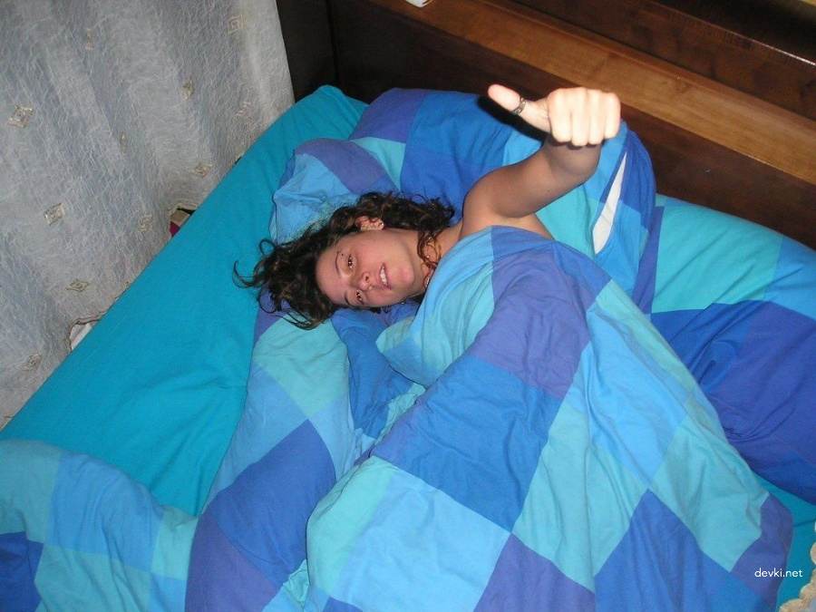 Intimate Evening with Girlfriend: Explicit Amateur Porn Photos