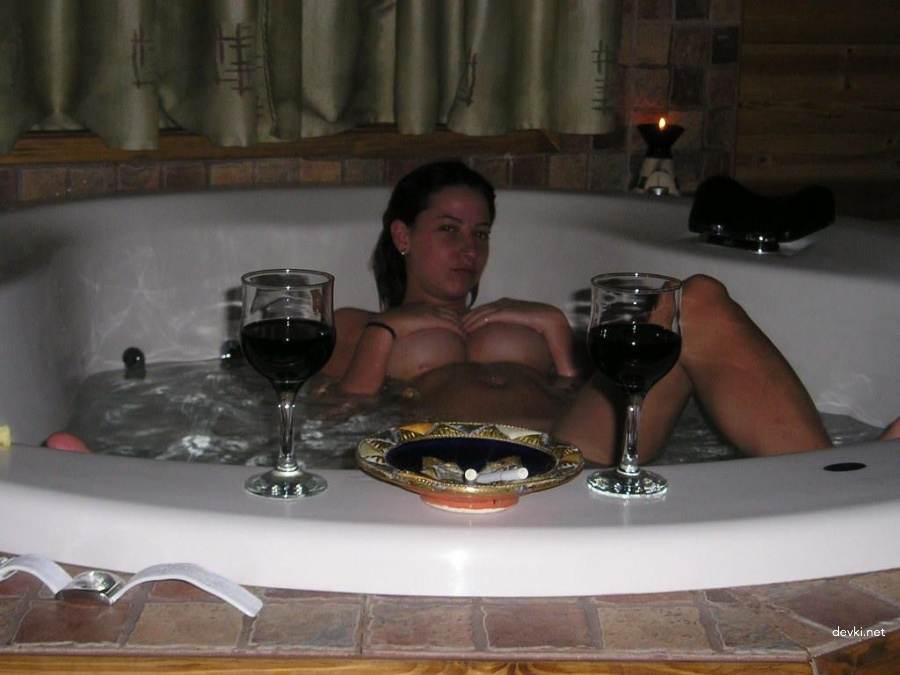 Intimate Evening with Girlfriend: Explicit Amateur Porn Photos