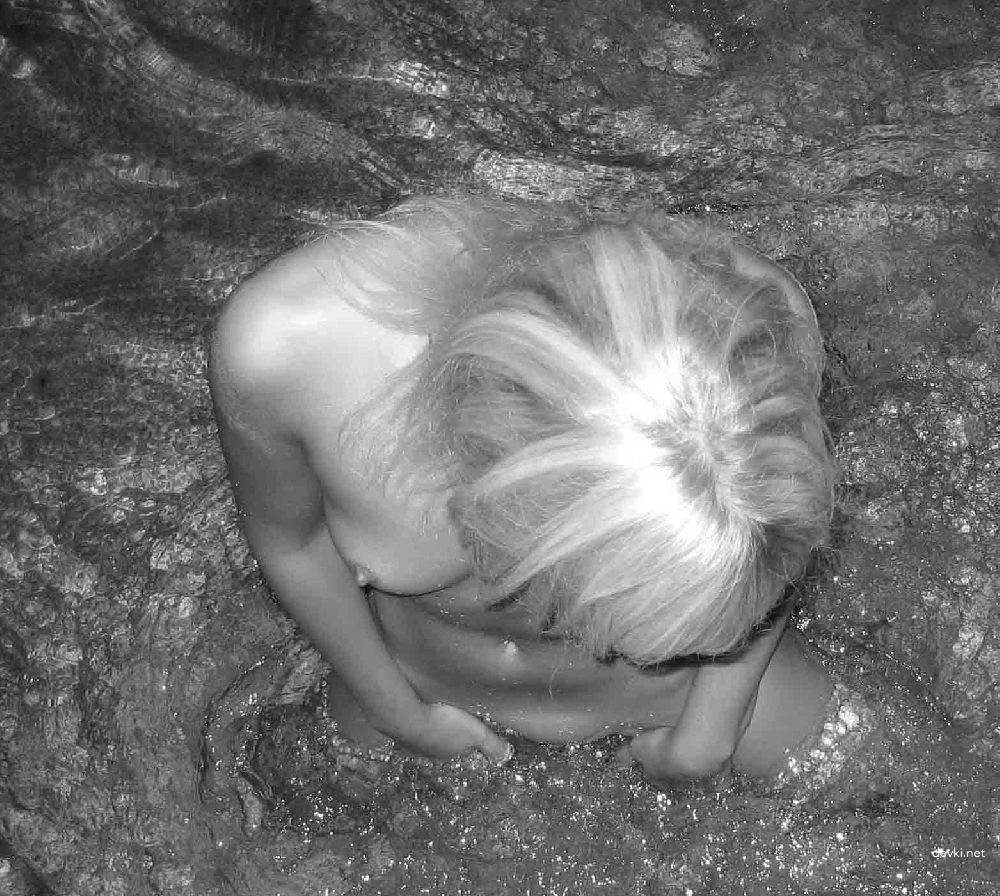 Blonde Outdoor Sex: Explicit Amateur Porn Photo Shoot