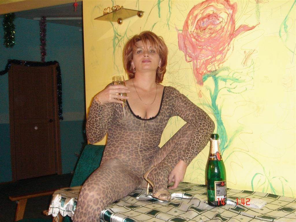 Mature Lady's Explicit Amateur Porn Photos: Hot MILF Sex Pics!