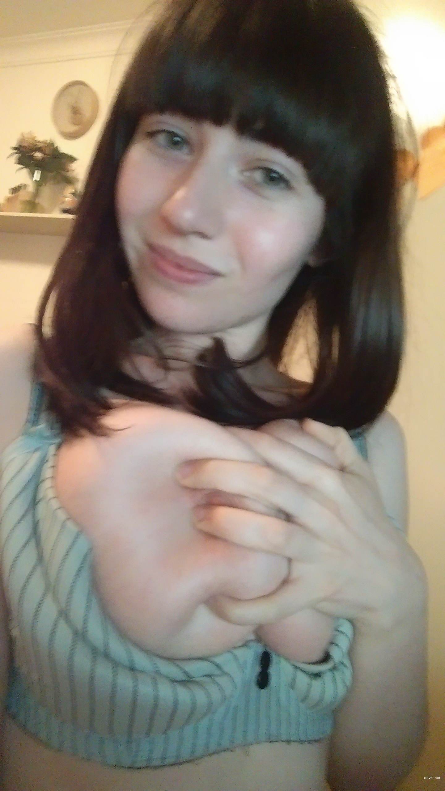 Amateur Busty Girl Selfie: Explicit Big Boobs Photo