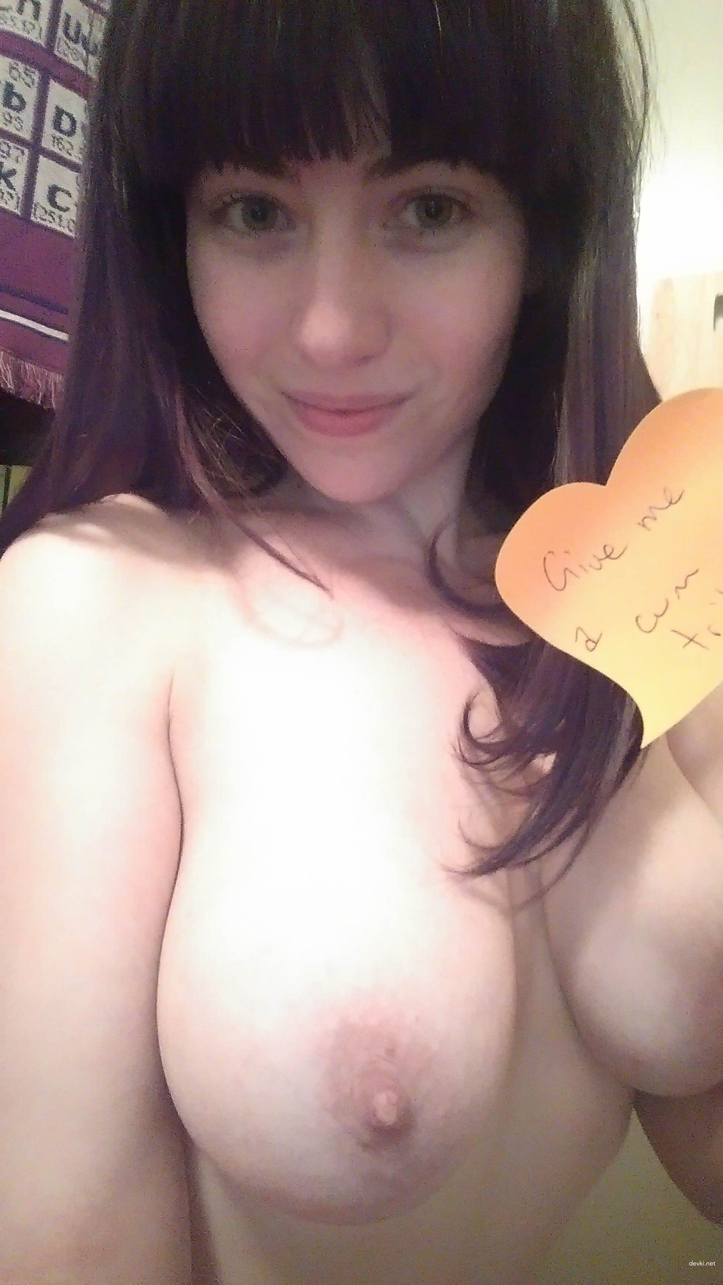 Amateur Busty Girl Selfie: Explicit Big Boobs Photo