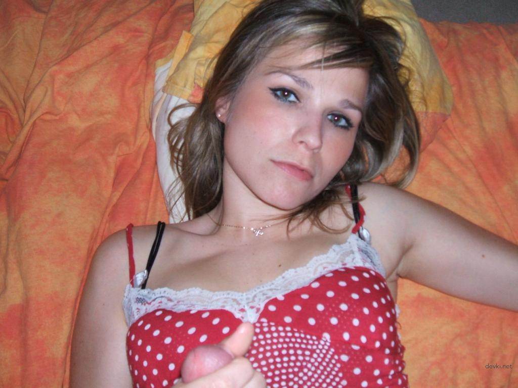 Hairy Pussy Amateur Girl Loves Posing Nude - Explicit Porn Photos