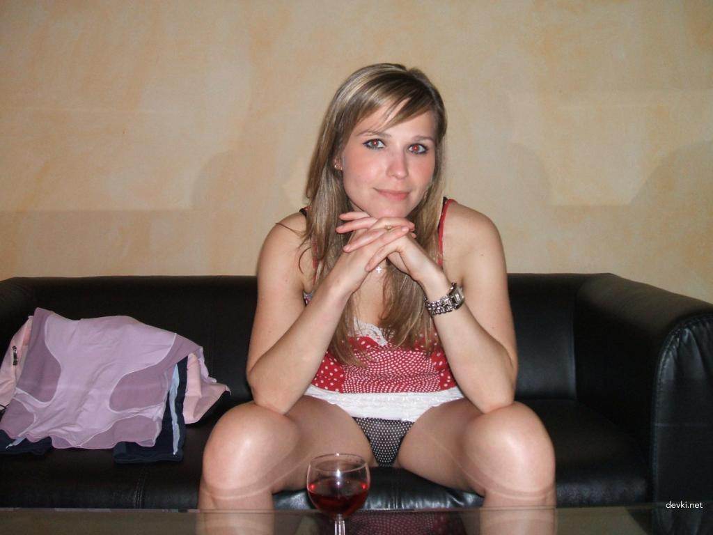 Hairy Pussy Amateur Girl Loves Posing Nude - Explicit Porn Photos