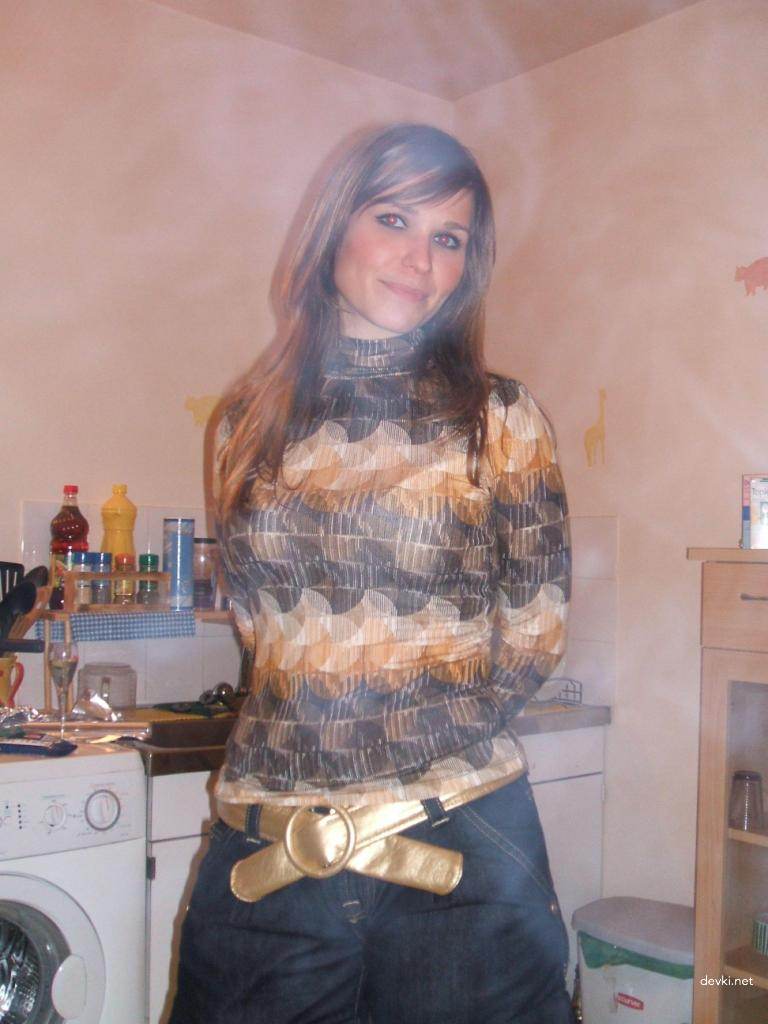 Hairy Pussy Amateur Girl Loves Posing Nude - Explicit Porn Photos