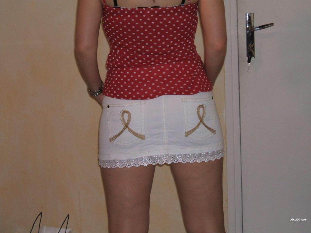 Hairy Pussy Amateur Girl Loves Posing Nude - Explicit Porn Photos