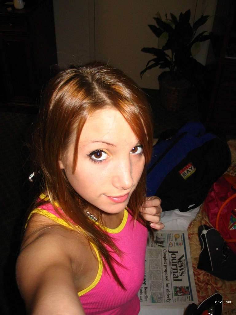 Hot Skinny Blonde Amateur Porn Pics: Cute Blonde Babe in Explicit Action