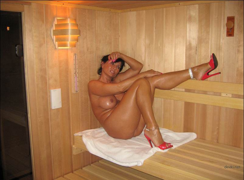 Mature Woman in Sauna: Explicit Amateur Photo - Hot MILF, Naked, Steamy Session