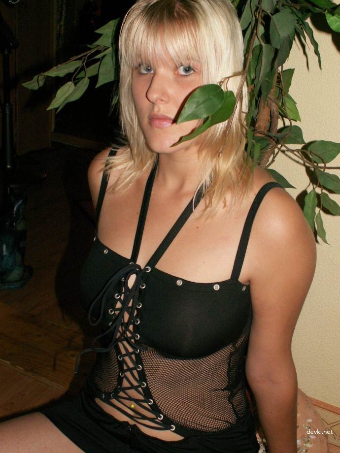 Blonde Bombshell's Explicit Amateur Erotic Album - Intimate Photos & Videos