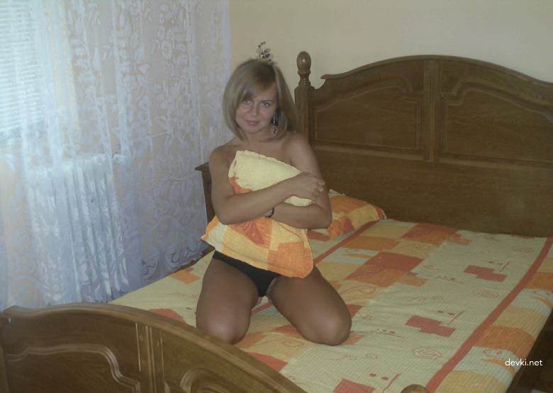 Seductive Amateur Poses in Lingerie - Explicit and Stunning Photoshoot