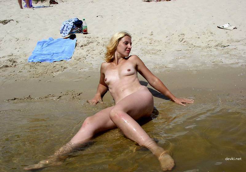 Explicit Nude Nudist Beach Amateur Photo